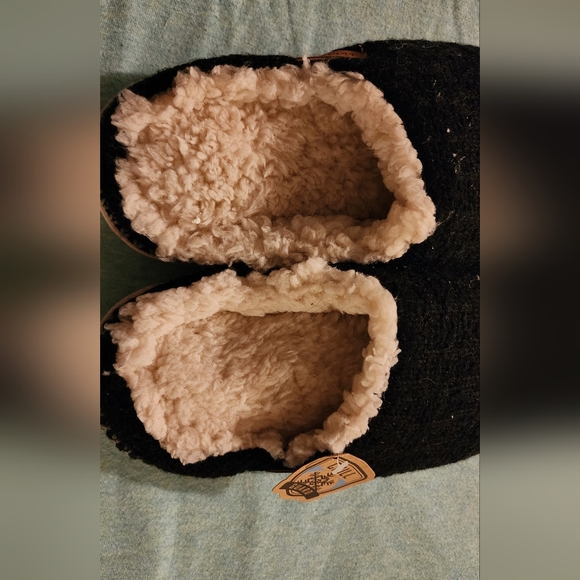 Women's slippers size 7-8 - Picture 4 of 5